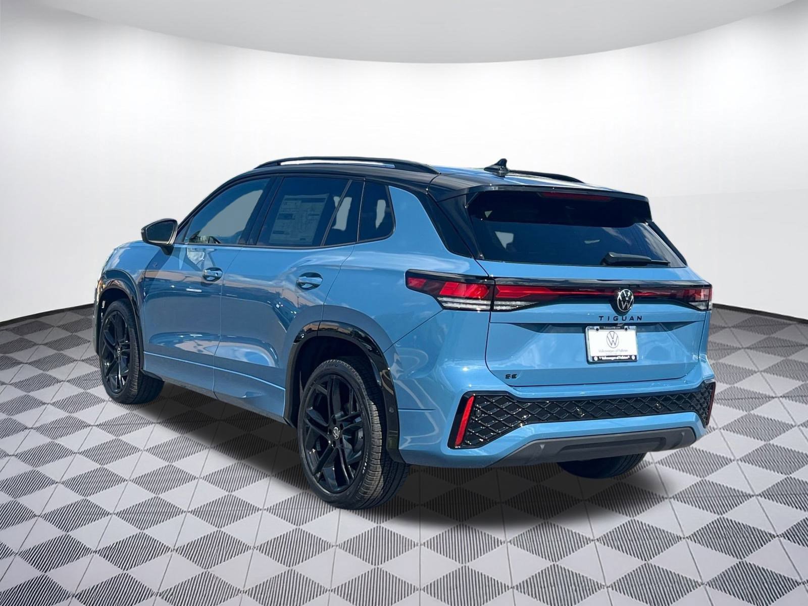 2025 Volkswagen Tiguan SE R-Line Black photo 3