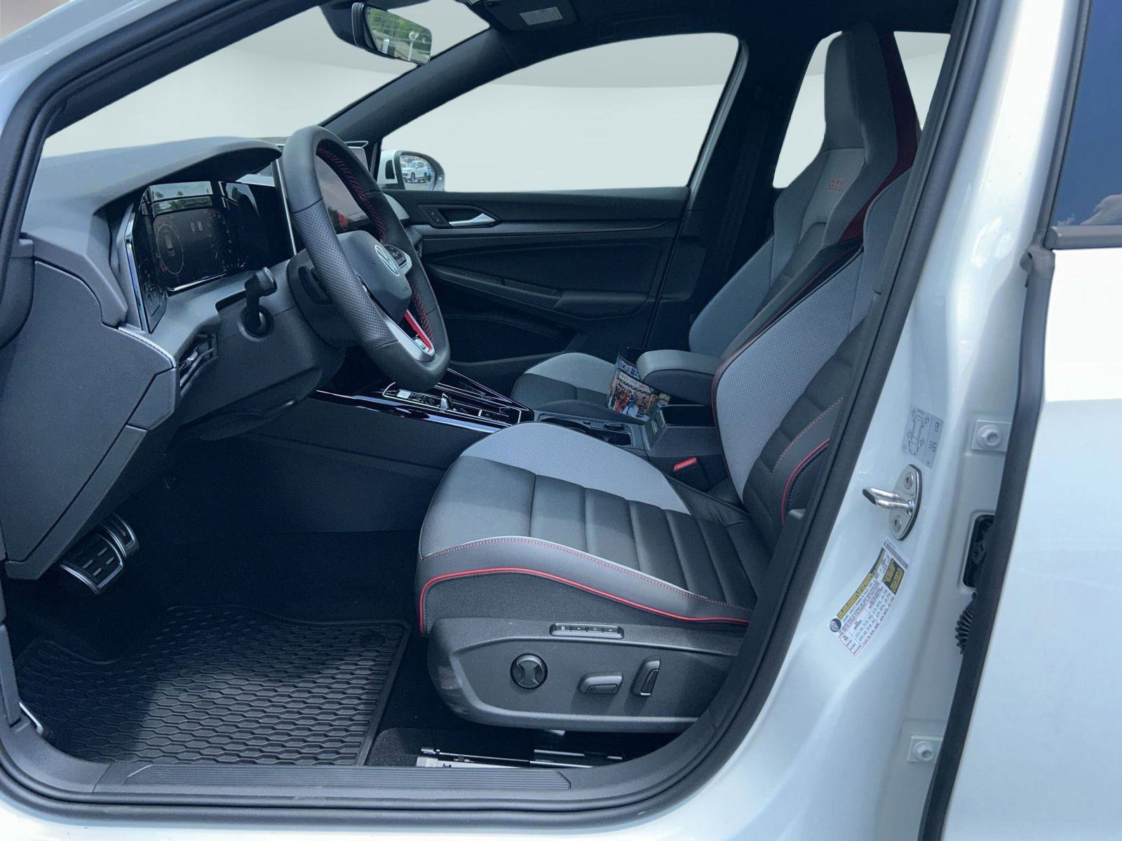 2025 Volkswagen Golf GTI SE photo 4