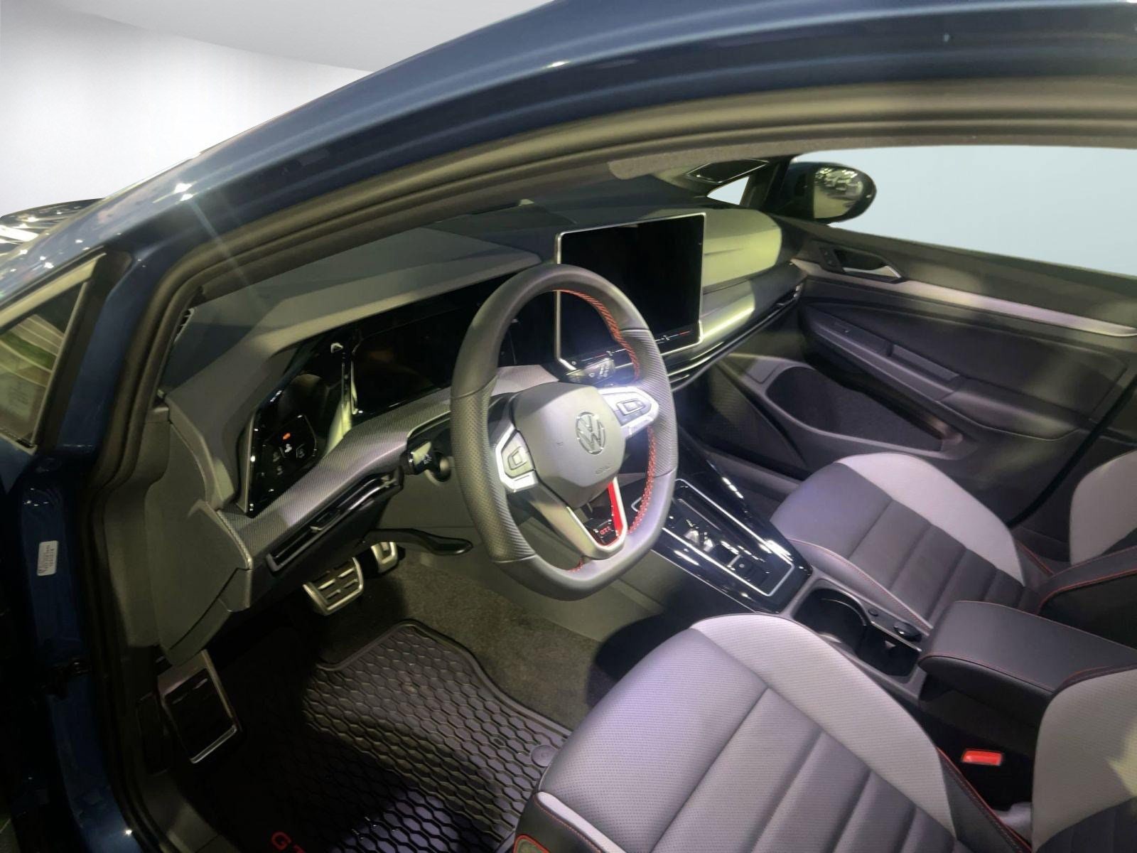 2026 Volkswagen Golf GTI SE - Photo 4