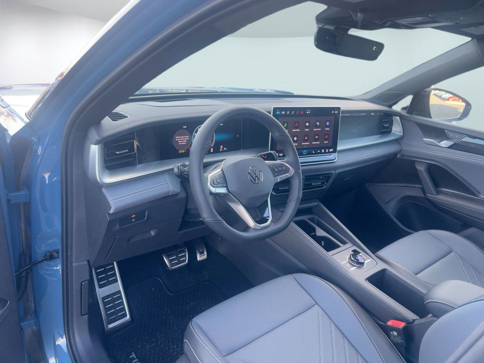 2026 Volkswagen Tiguan SE R-Line Black photo 3