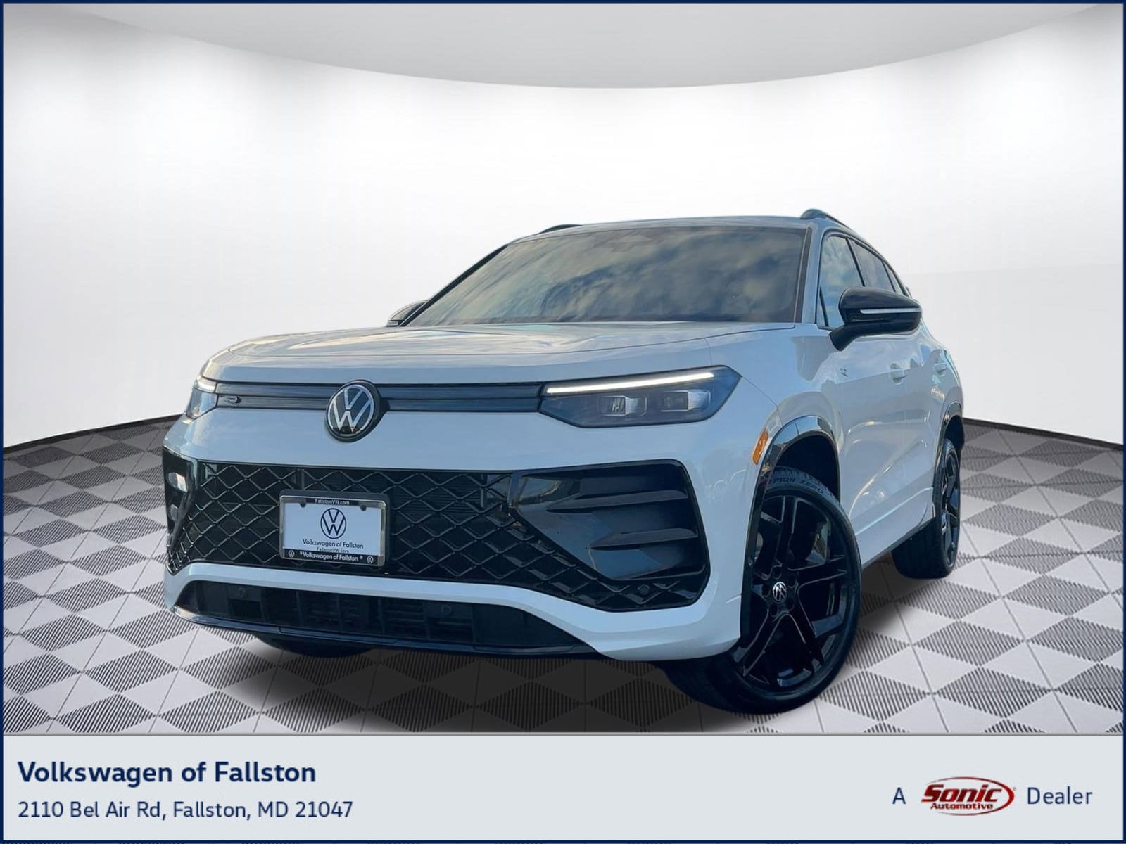 2026 Volkswagen Tiguan SE R-LINE BLACK's photo