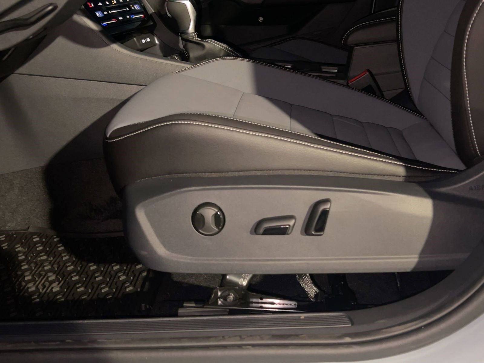 2026 Volkswagen Jetta SE - Photo 13