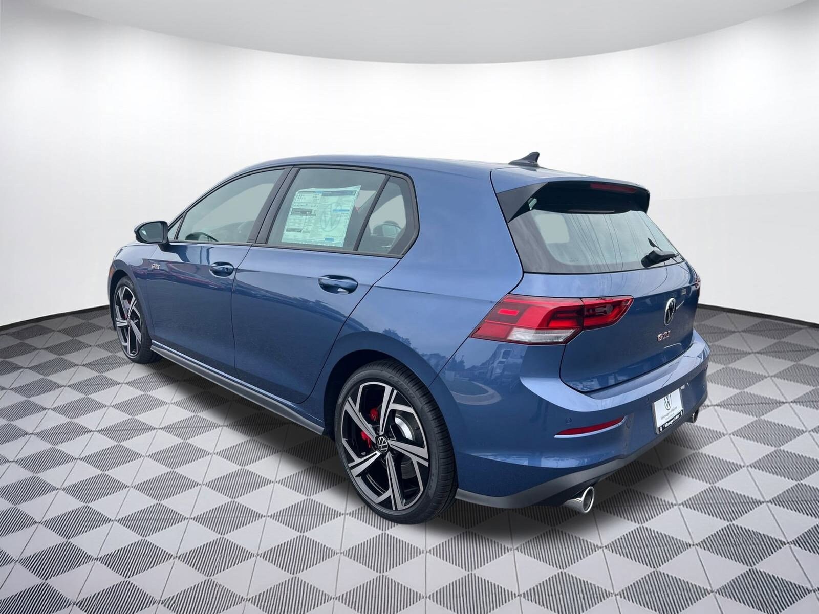 2025 Volkswagen Golf GTI SE photo 3