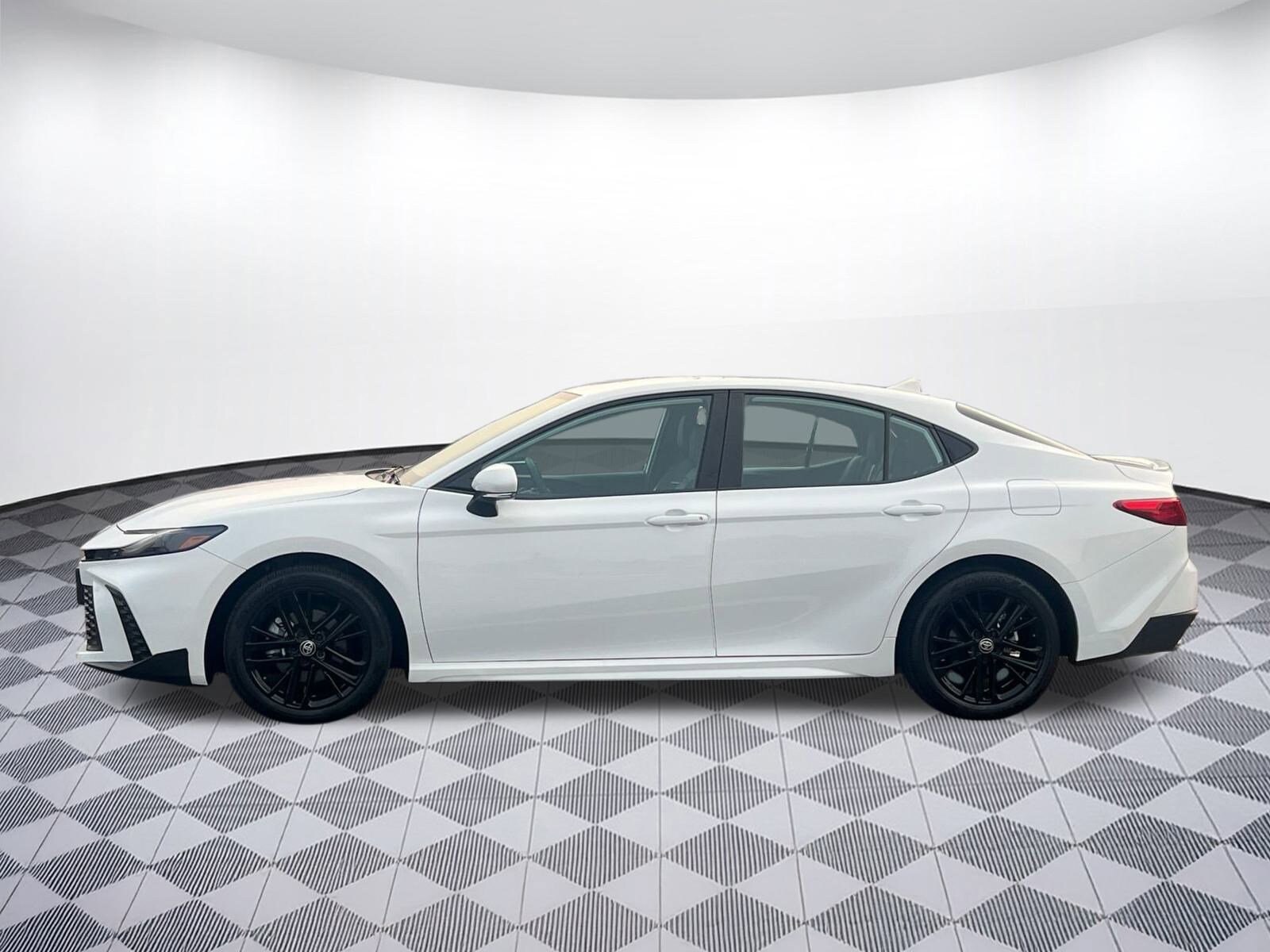 2025 Toyota Camry SE photo 2