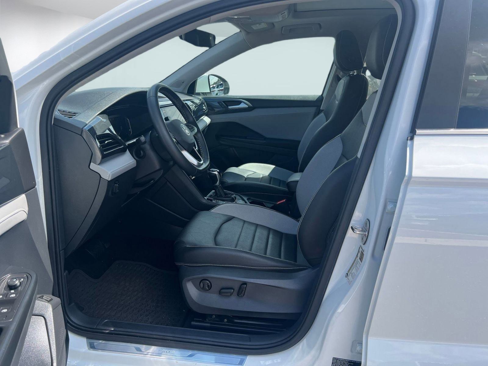 2023 Volkswagen Taos SEL photo 3