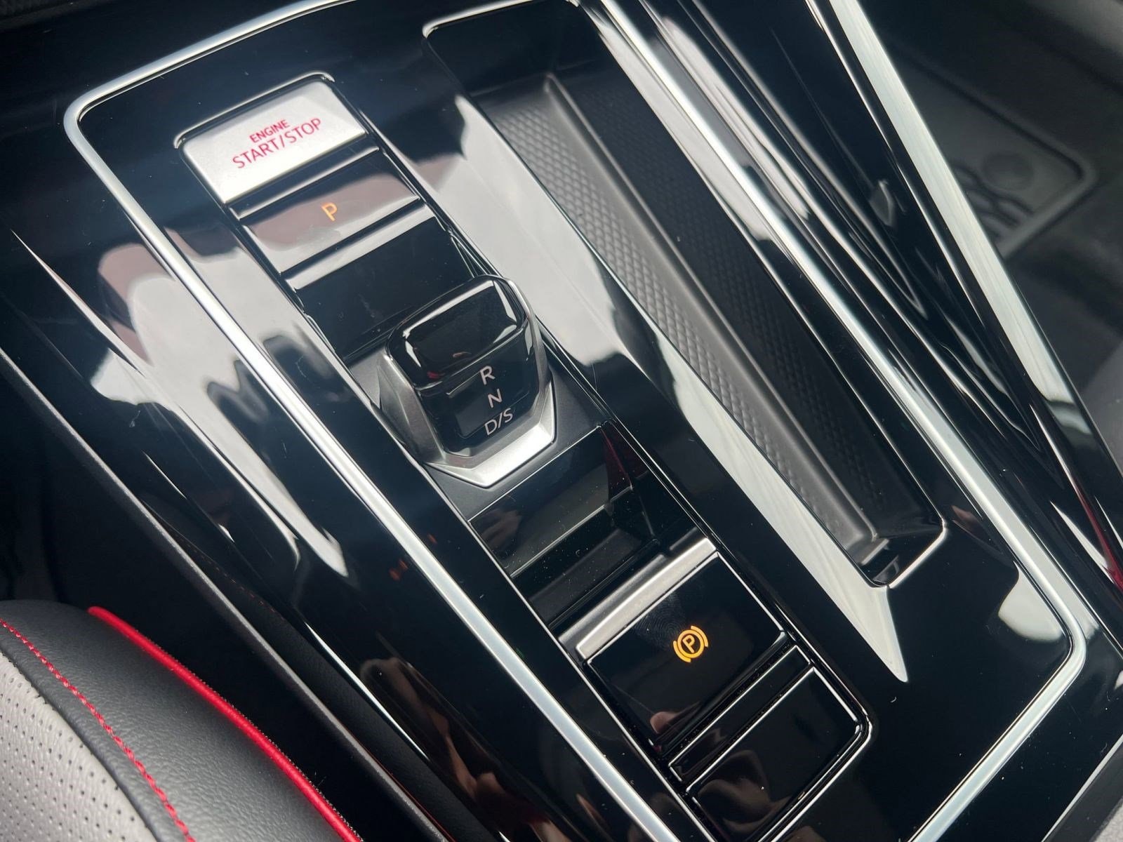 2025 Volkswagen Golf GTI SE - Photo 23