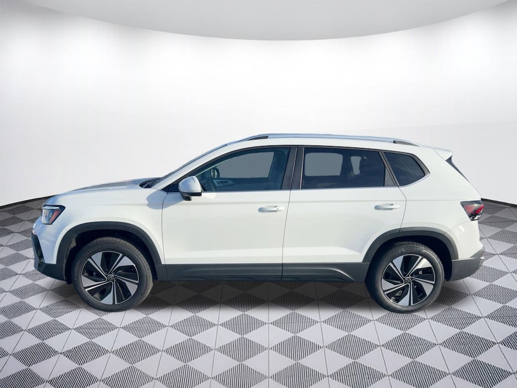 Used 2025 Volkswagen Taos SE SE 4MOTION