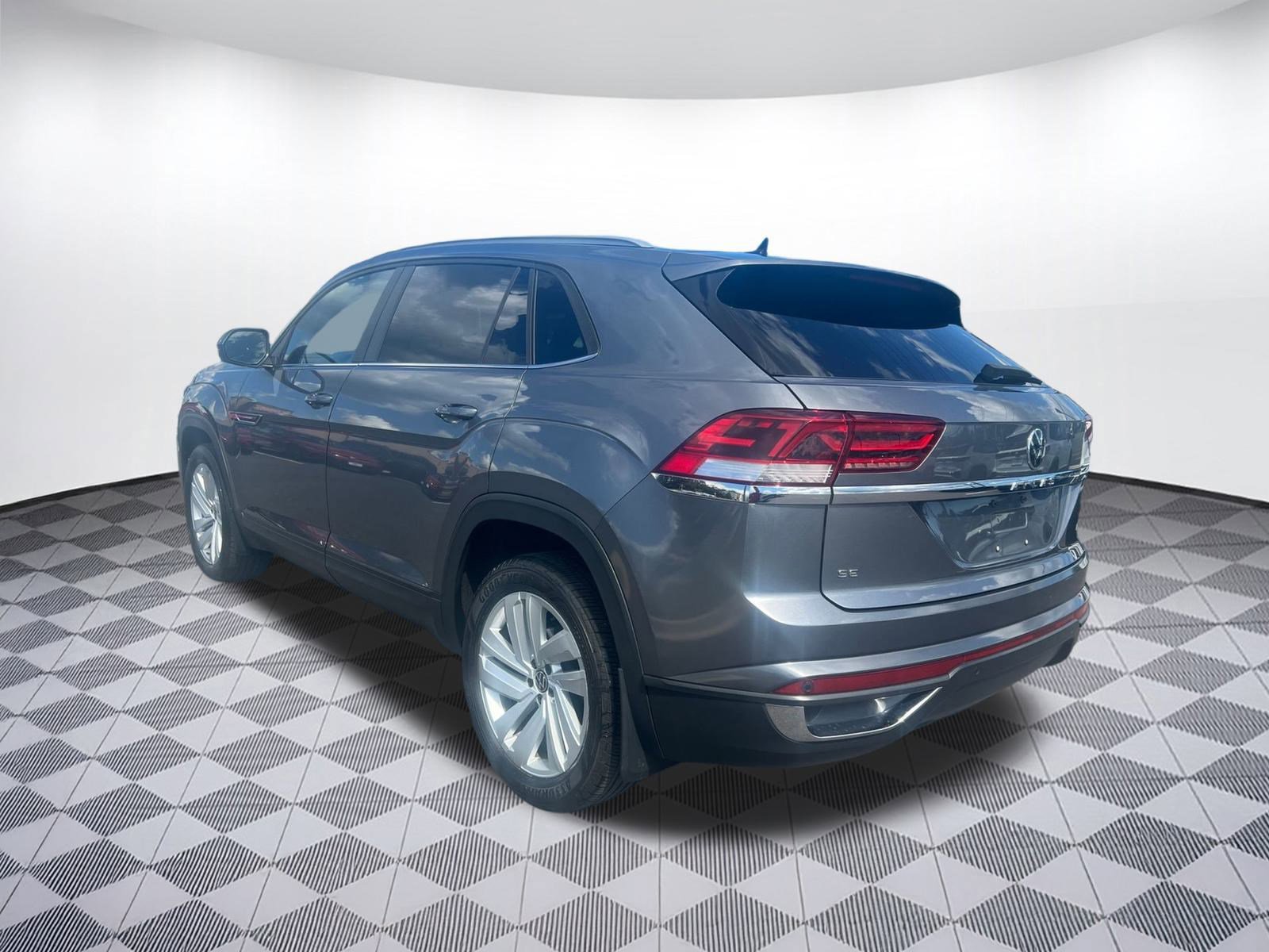 2021 Volkswagen Atlas Cross Sport SE Technology photo 2