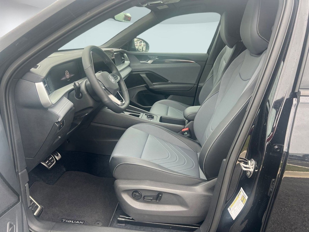 New 2025 Volkswagen Tiguan SE R-Line Black SUV