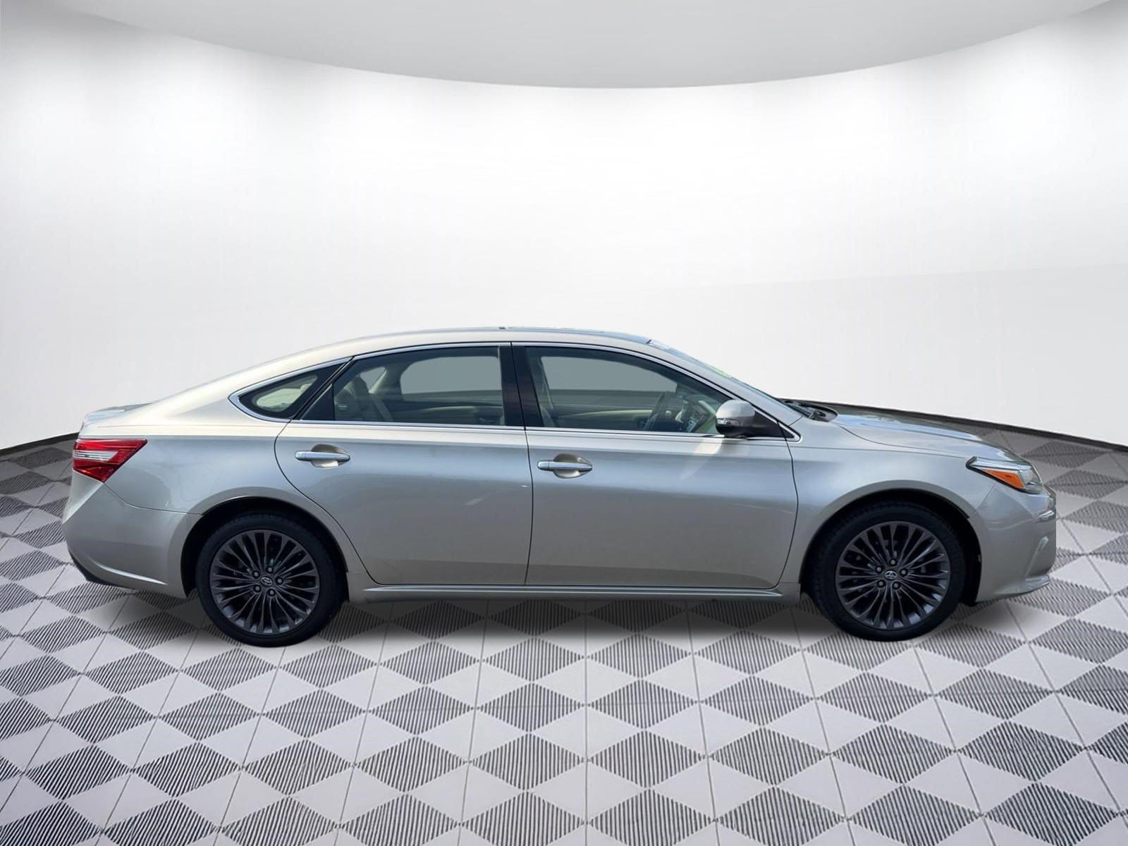 2016 Toyota Avalon Limited Sedan