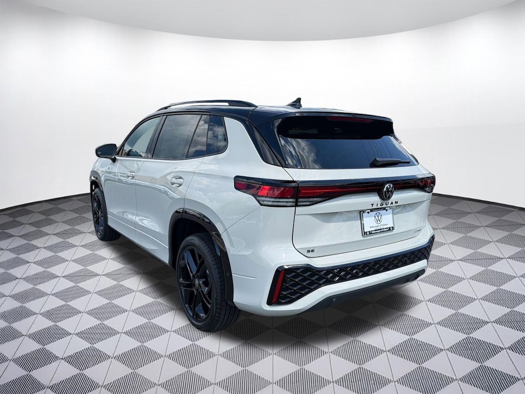 New 2026 Volkswagen Tiguan SE R-Line Black SUV