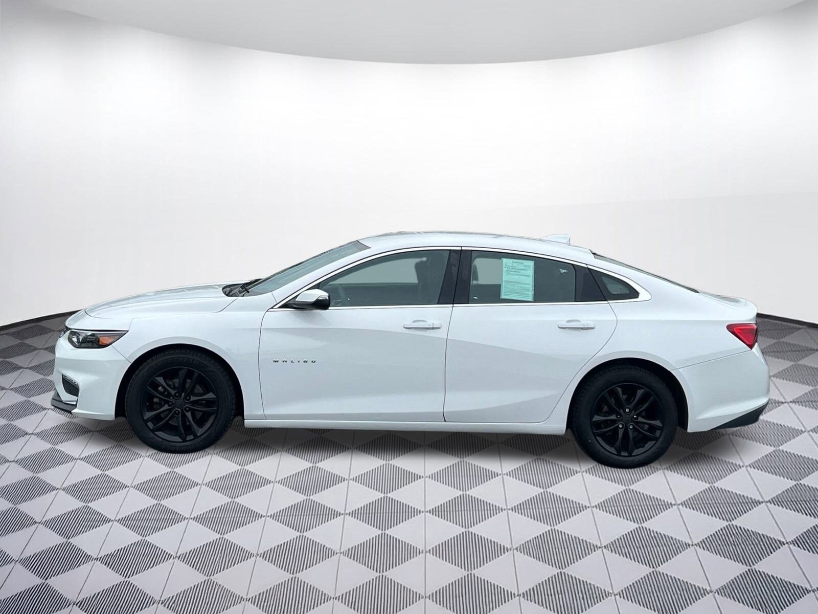2018 Chevrolet Malibu 1LT photo 2