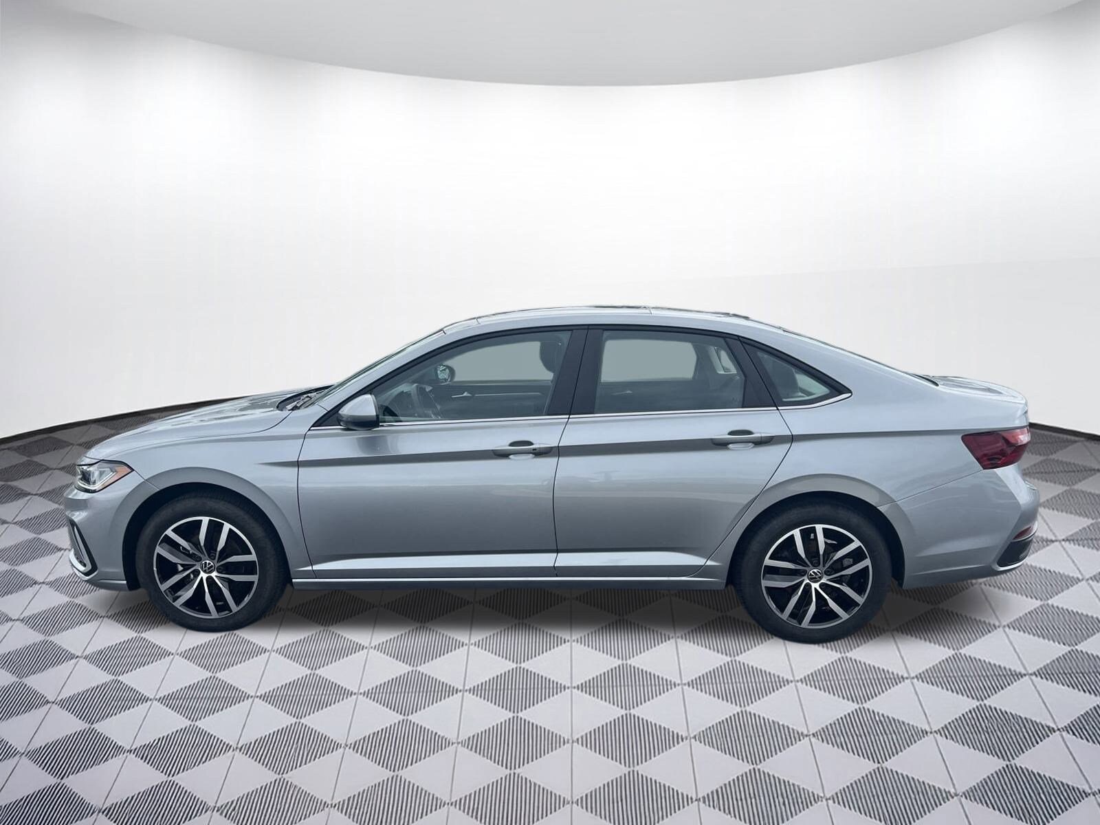 2025 Volkswagen Jetta SE photo 3
