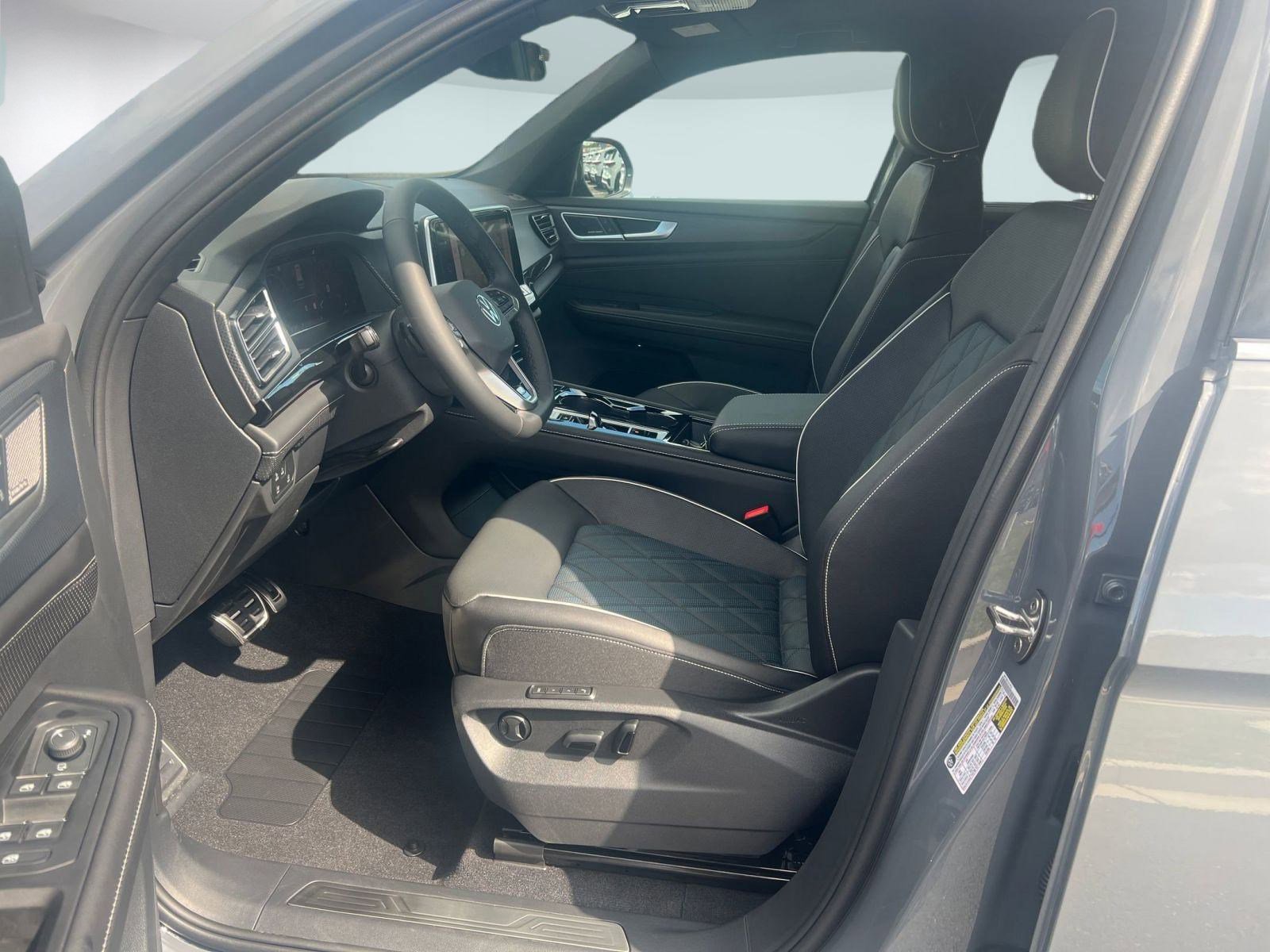 2026 Volkswagen Atlas Cross Sport SEL Premium R-Line photo 4