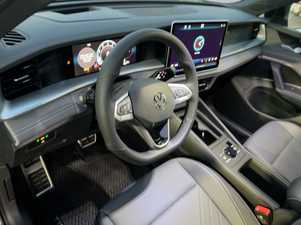 New 2026 Volkswagen Tiguan SE R-Line Black SUV