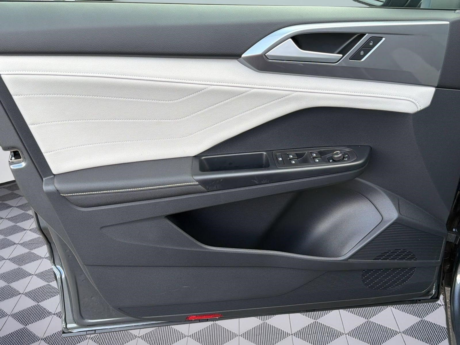 2026 Volkswagen Taos SEL - Photo 13