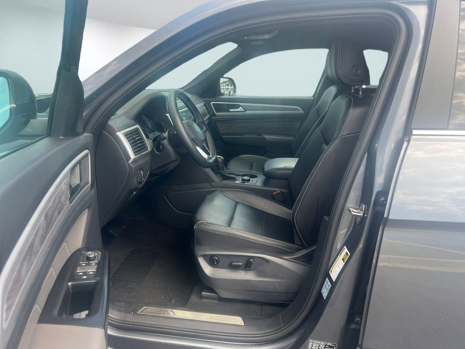 2021 Volkswagen Atlas Cross Sport SE Technology photo 3