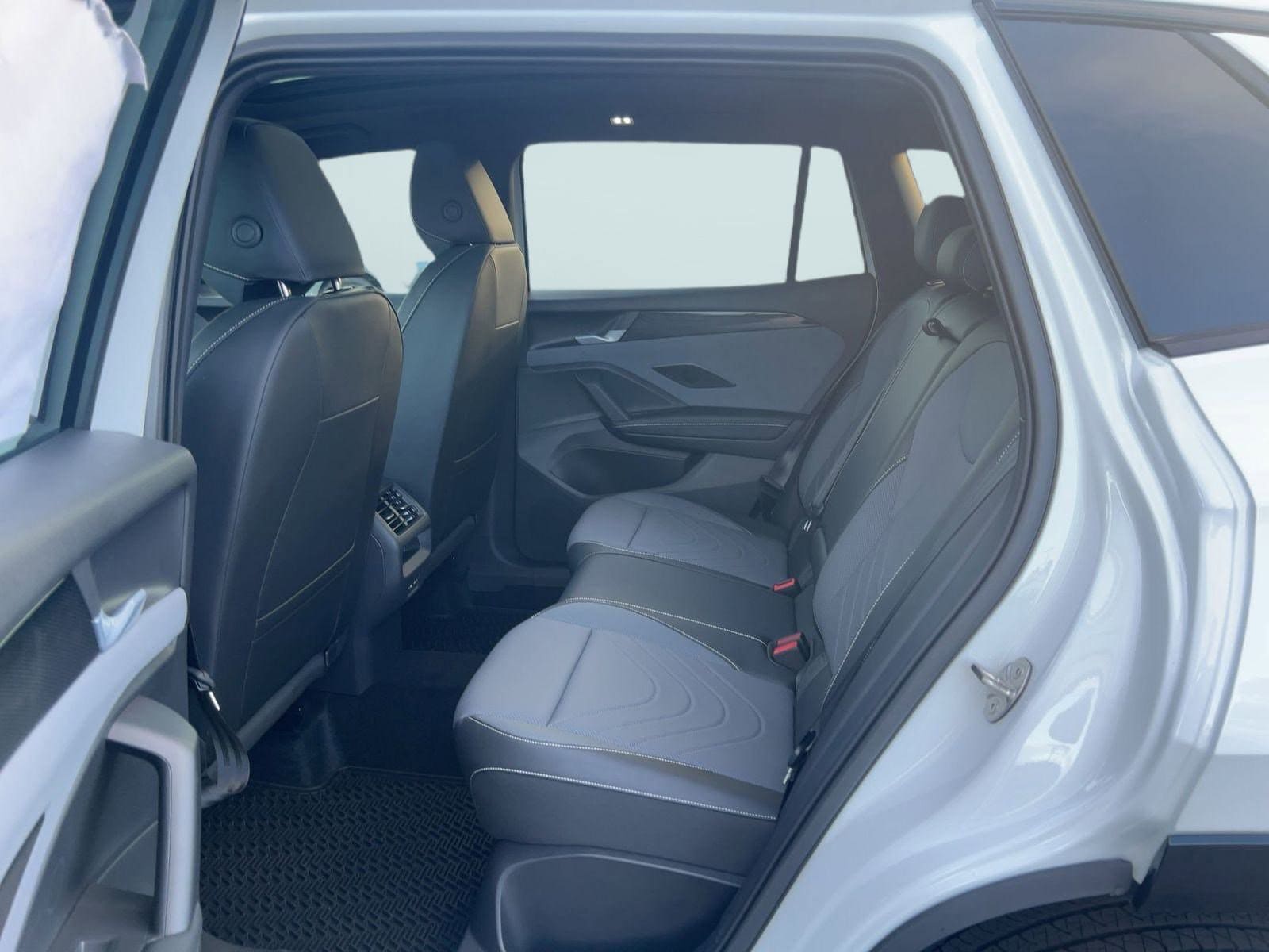 2026 Volkswagen Tiguan SE R-LINE BLACK - Photo 14