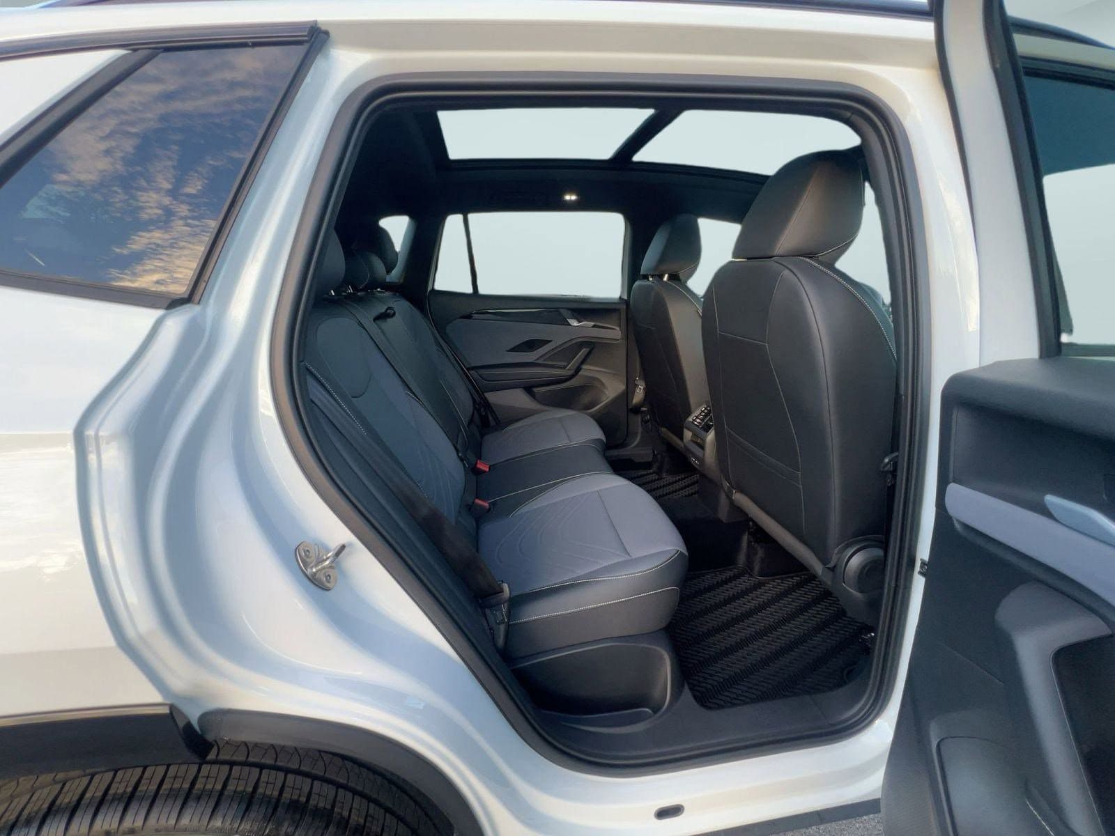 2026 Volkswagen Tiguan SE R-LINE BLACK - Photo 26