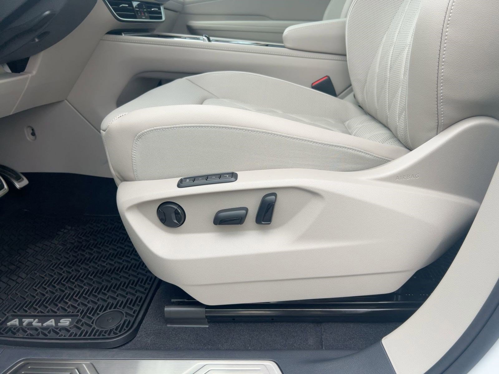 2026 Volkswagen Atlas SEL Premium R-Line - Photo 13