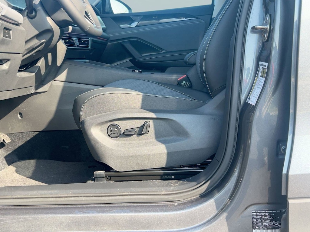 New 2025 Volkswagen Tiguan SE SUV