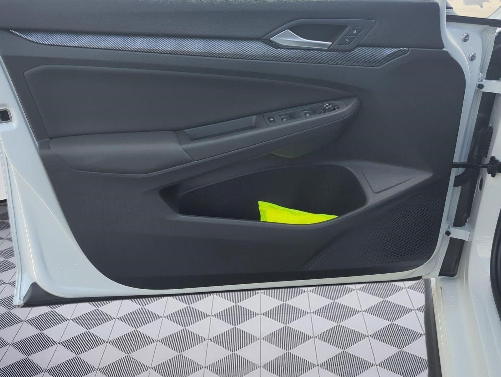 2025 Volkswagen Golf GTI SE - Photo 11