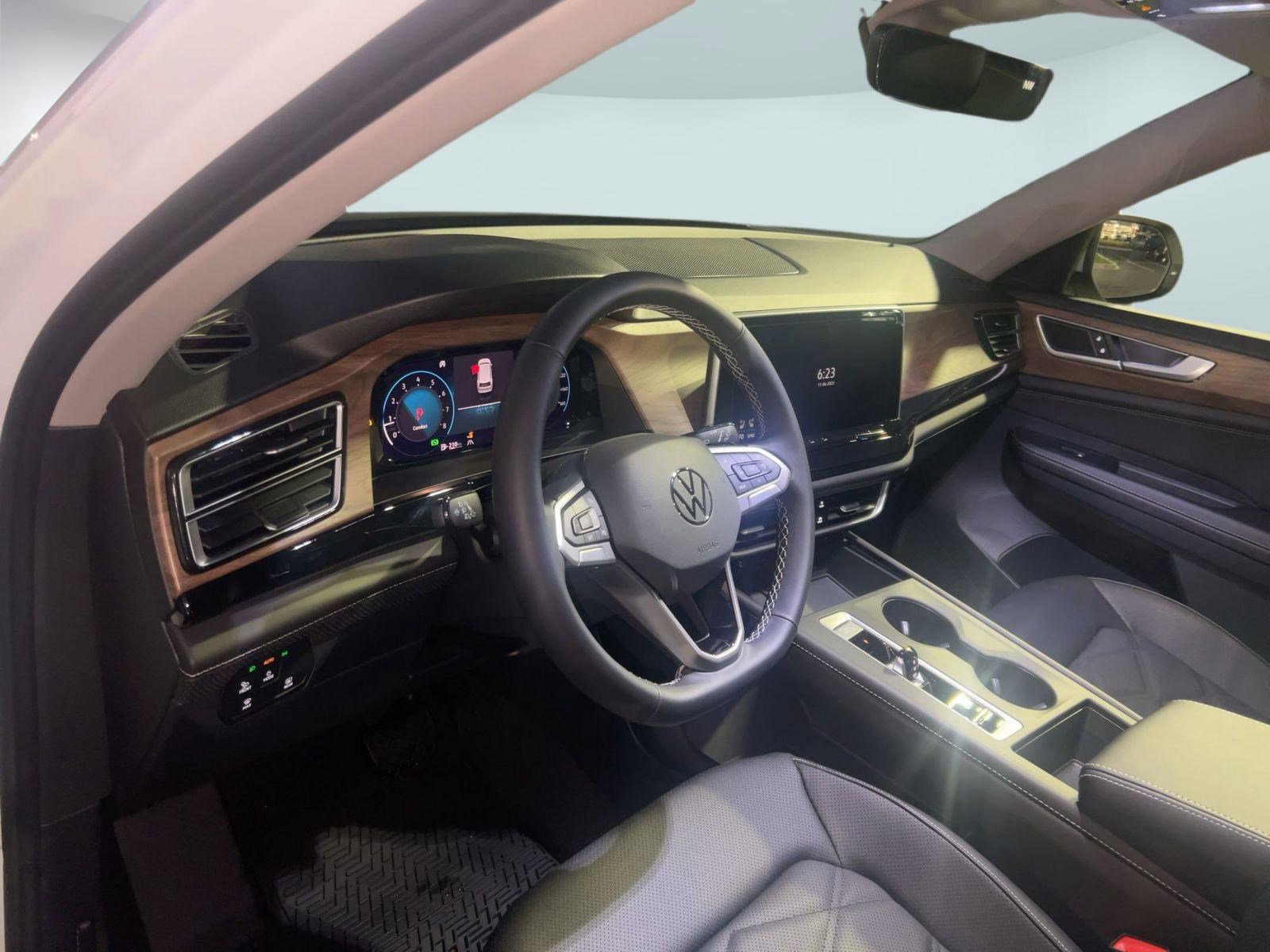 2026 Volkswagen Atlas SE Technology photo 3