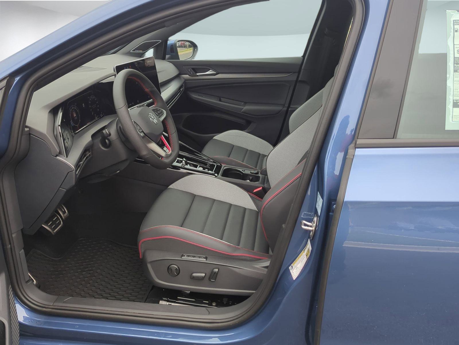 2025 Volkswagen Golf GTI SE photo 3