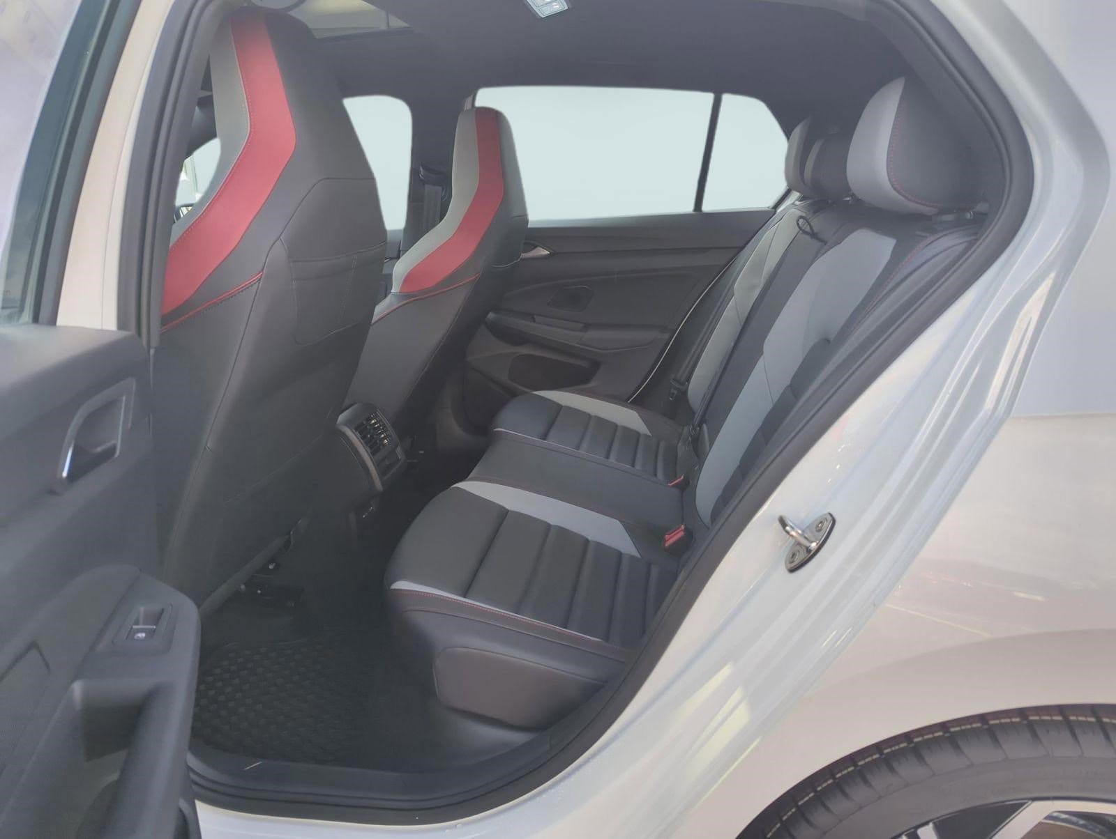 2025 Volkswagen Golf GTI SE - Photo 12