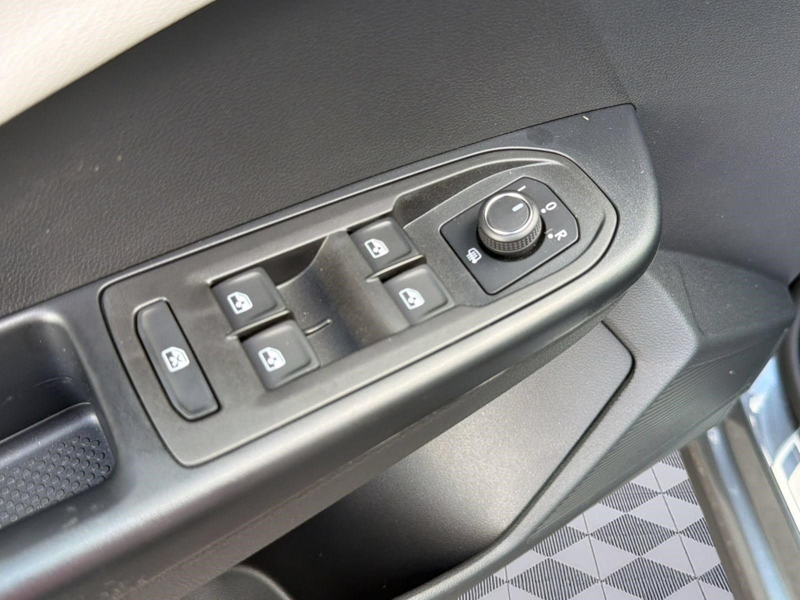 2026 Volkswagen Taos SEL - Photo 27