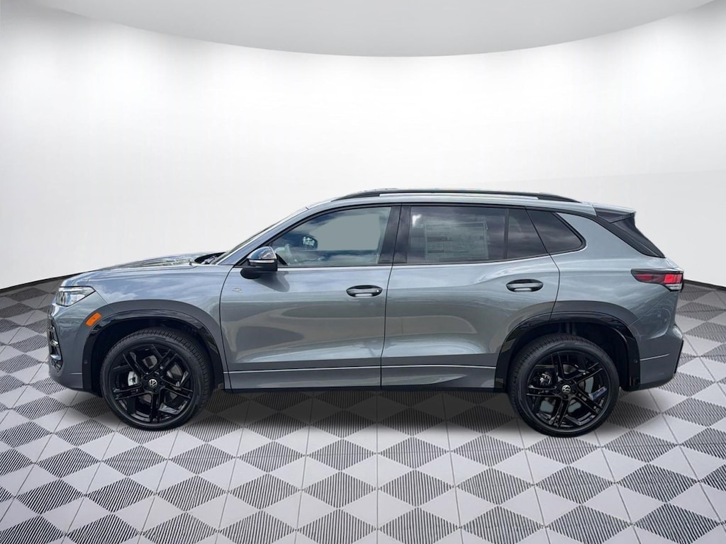New 2026 Volkswagen Tiguan SE R-Line Black SUV