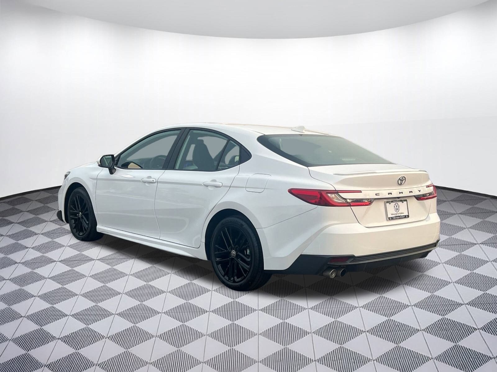 2025 Toyota Camry SE photo 3