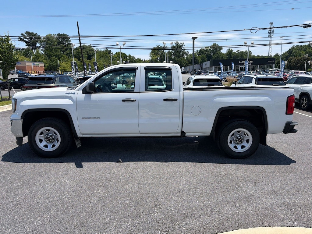 Used 2017 GMC Sierra 1500 4WD Double Cab 143.5 4WD Double Cab 143.5