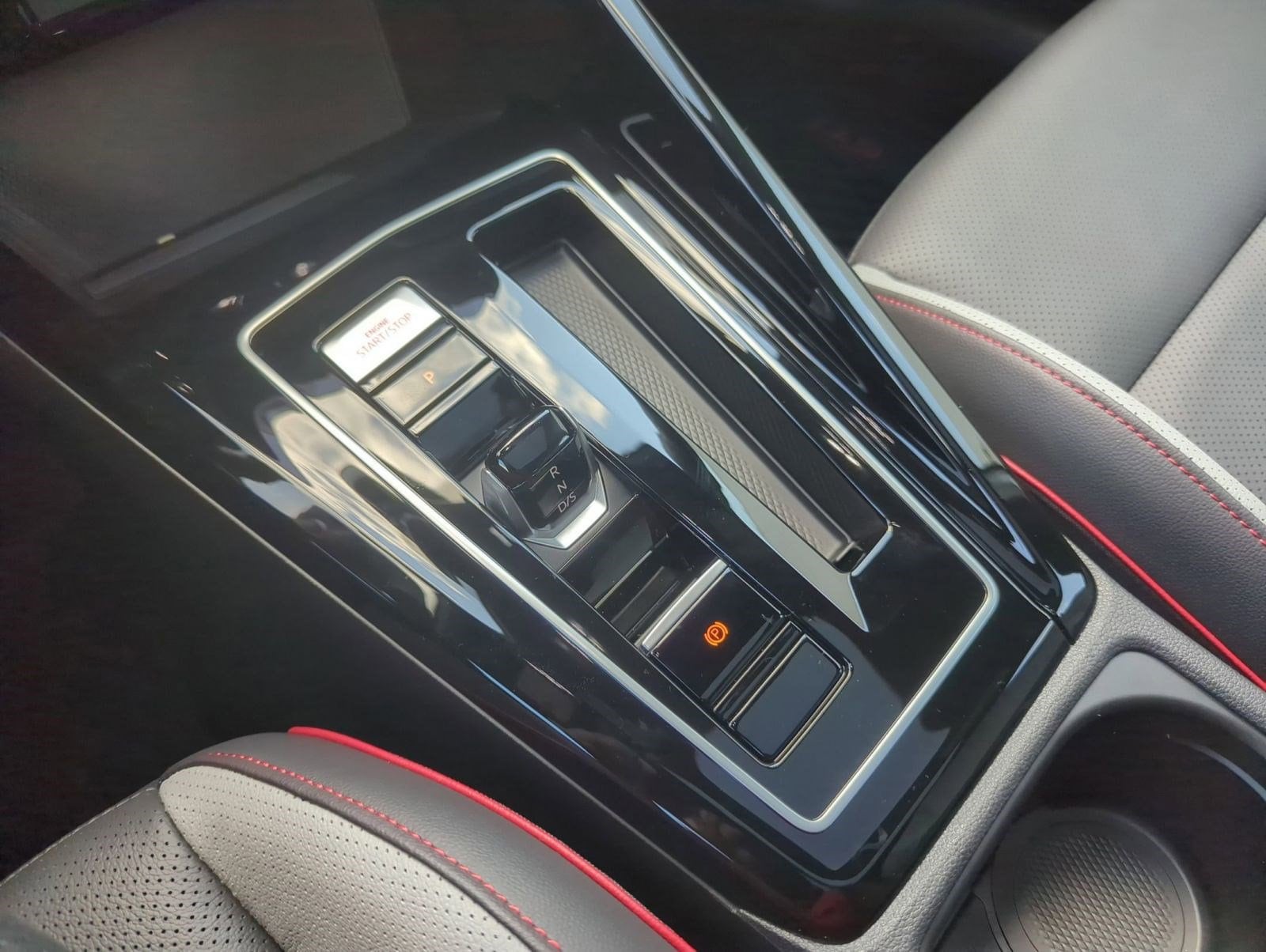 2025 Volkswagen Golf GTI SE - Photo 27