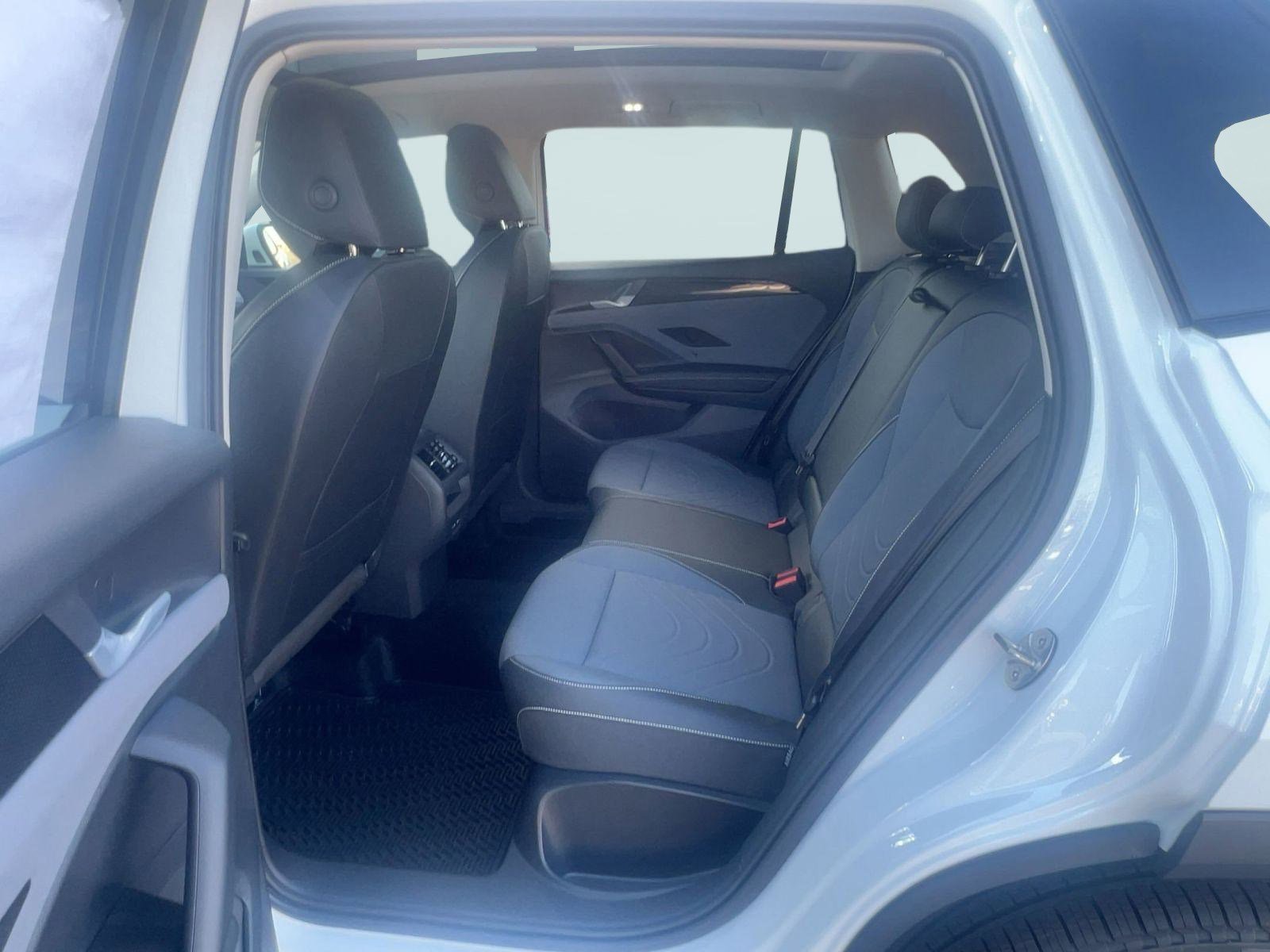 2026 Volkswagen Tiguan SE - Photo 14