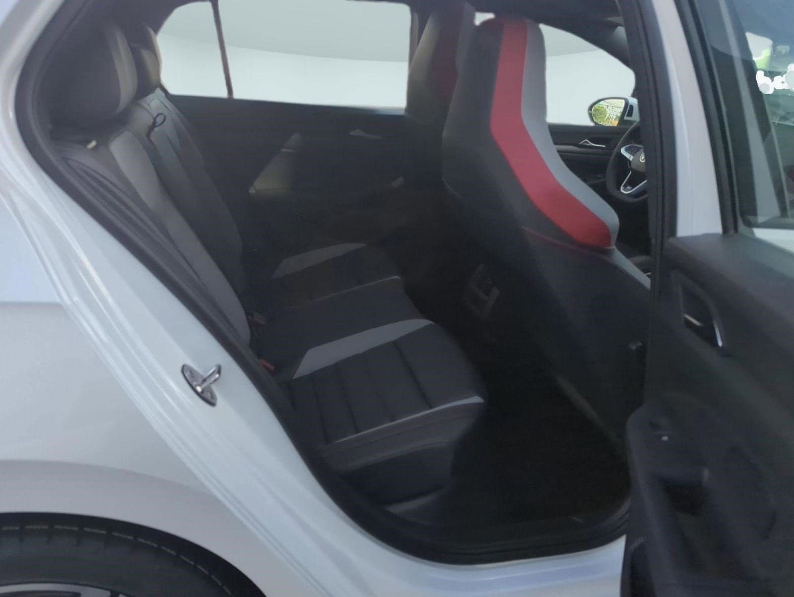 2025 Volkswagen Golf GTI SE - Photo 24