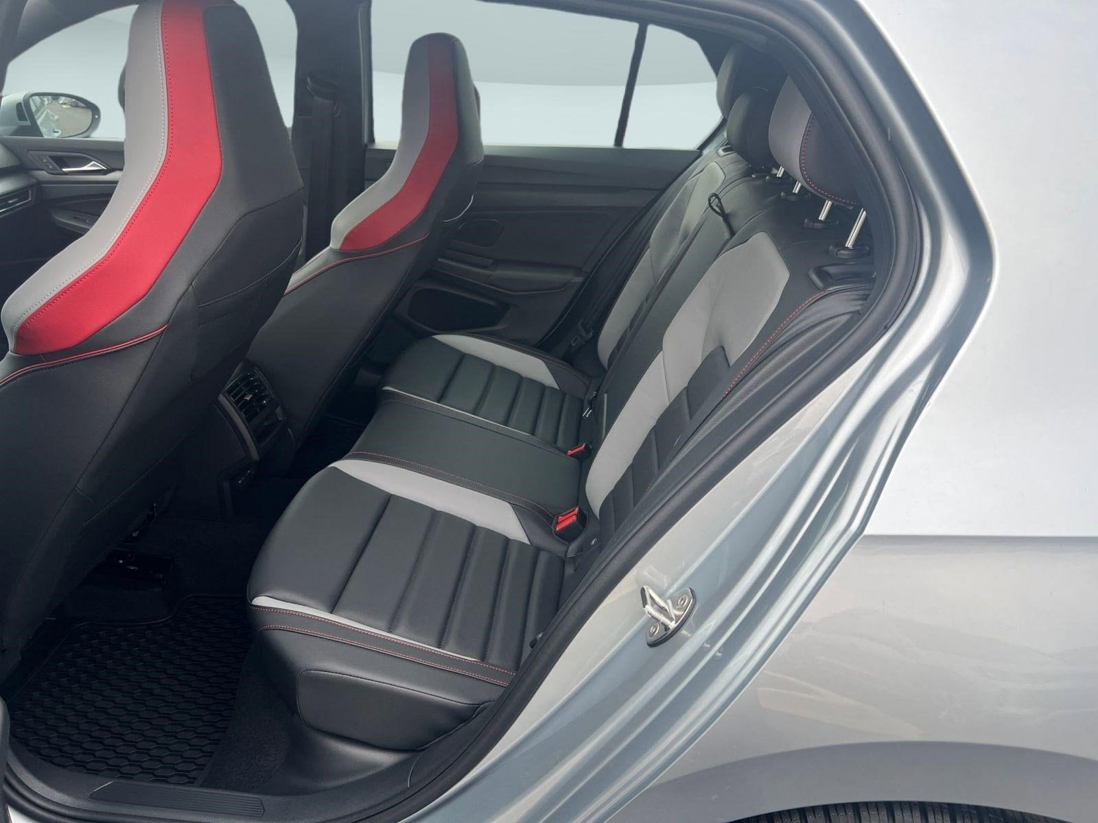 2025 Volkswagen Golf GTI SE - Photo 12