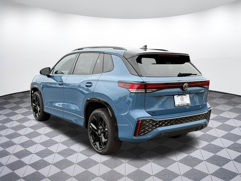 New 2026 Volkswagen Tiguan SE R-Line Black SUV
