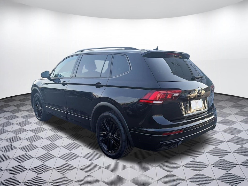 Certified 2022 Volkswagen Tiguan SE R-Line Black 2.0T SE R-Line Black 4MOTION