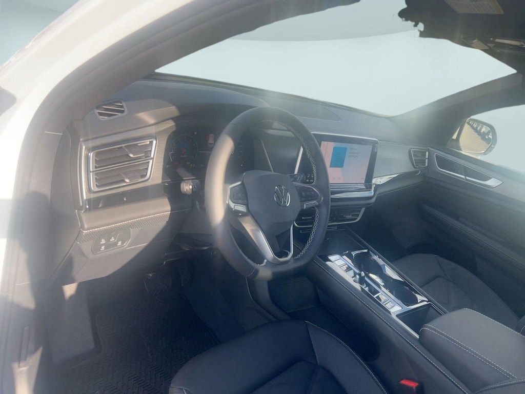 New 2026 Volkswagen Atlas Cross Sport 2.0T SE w/Technology SUV