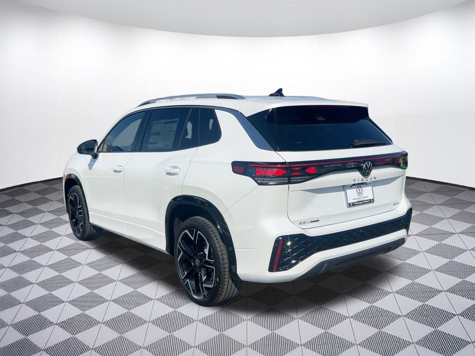 2026 Volkswagen Tiguan SEL R-Line photo 3