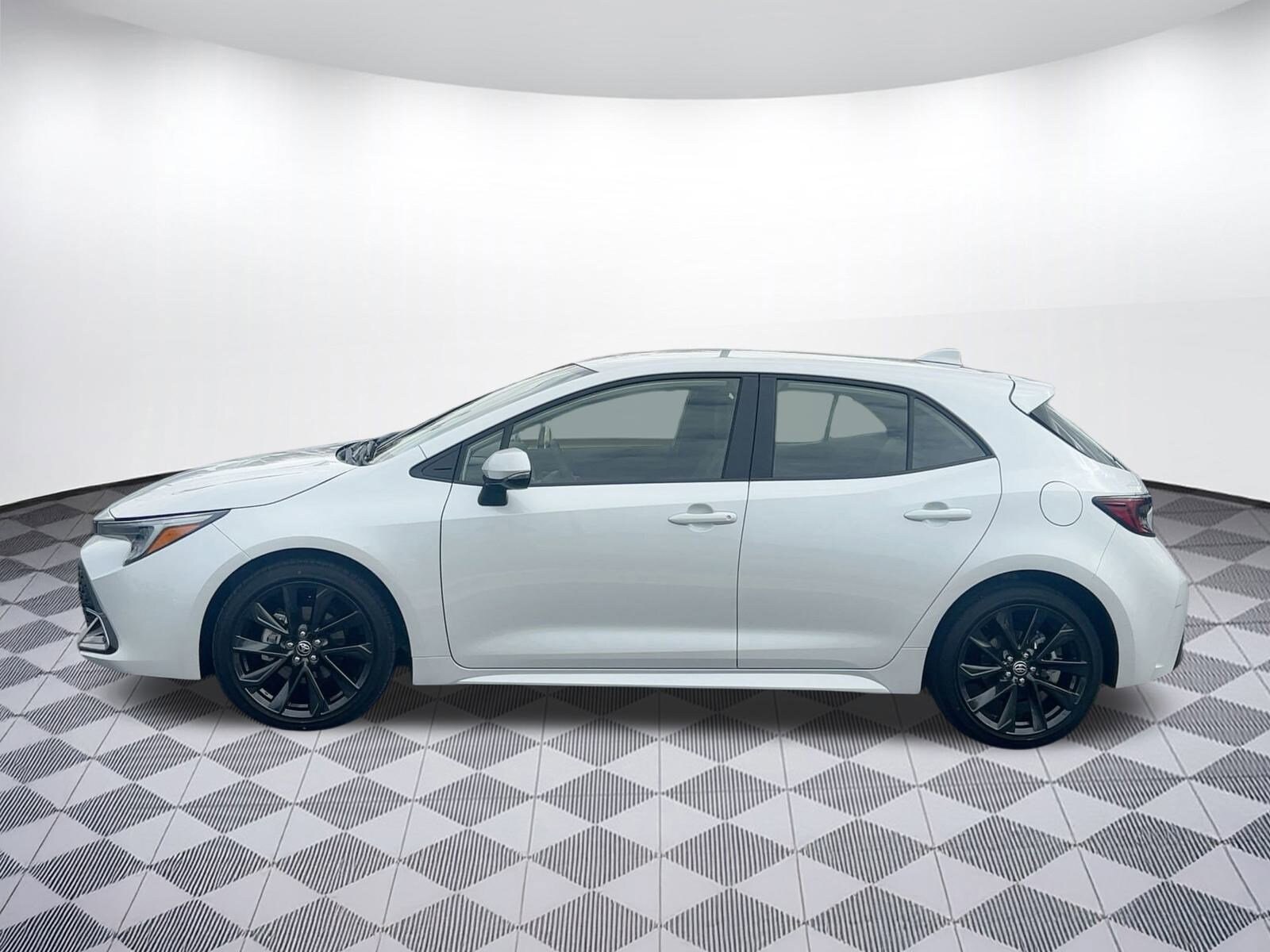 2025 Toyota Corolla XSE photo 2