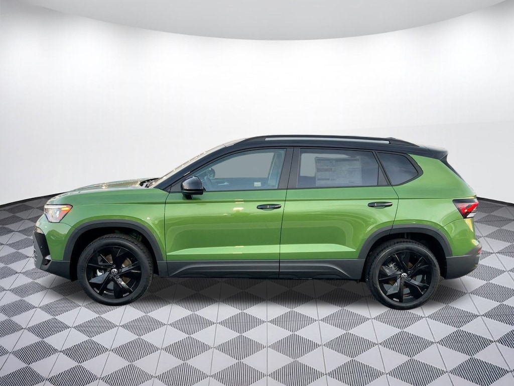 New 2026 Volkswagen Taos SE Black SUV