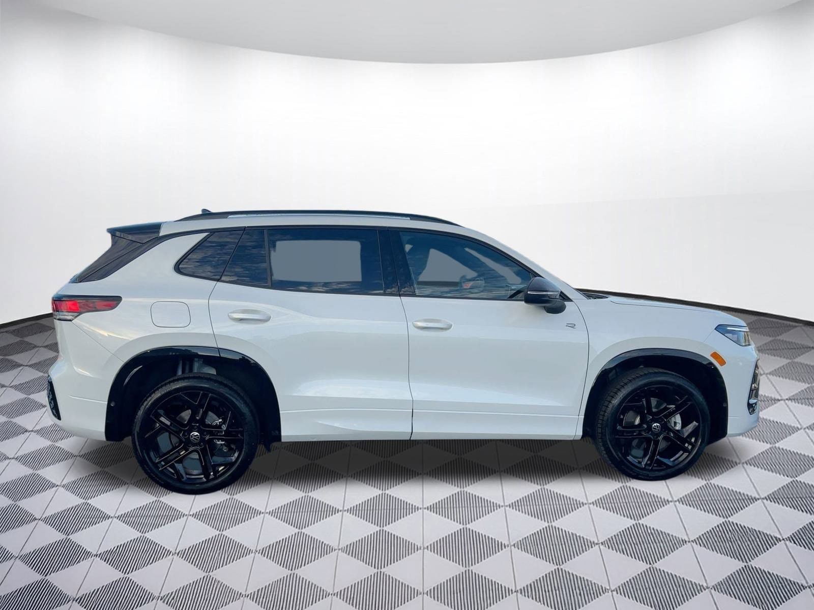 2026 Volkswagen Tiguan SE R-LINE BLACK - Photo 8