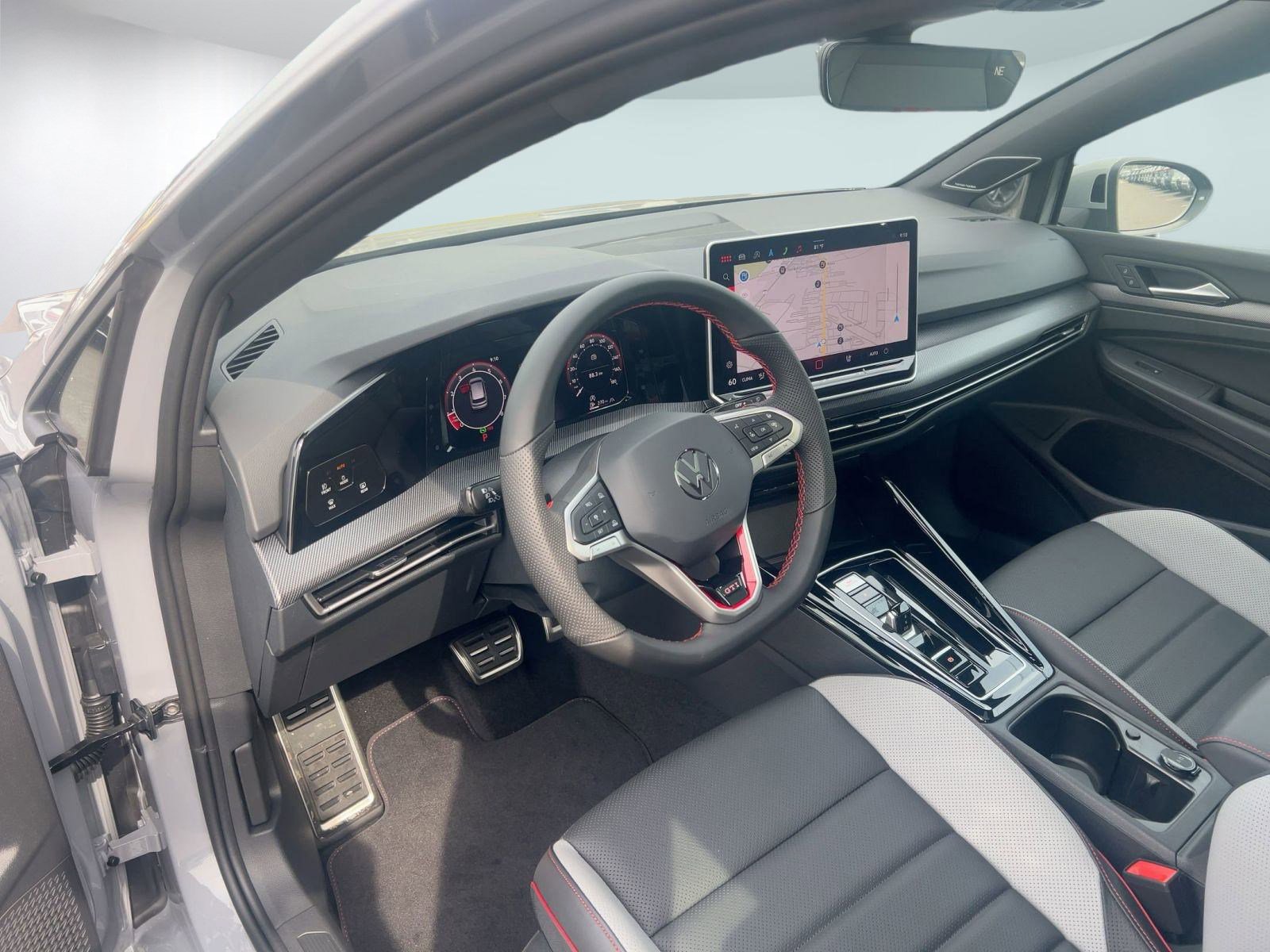 2025 Volkswagen Golf GTI SE photo 3