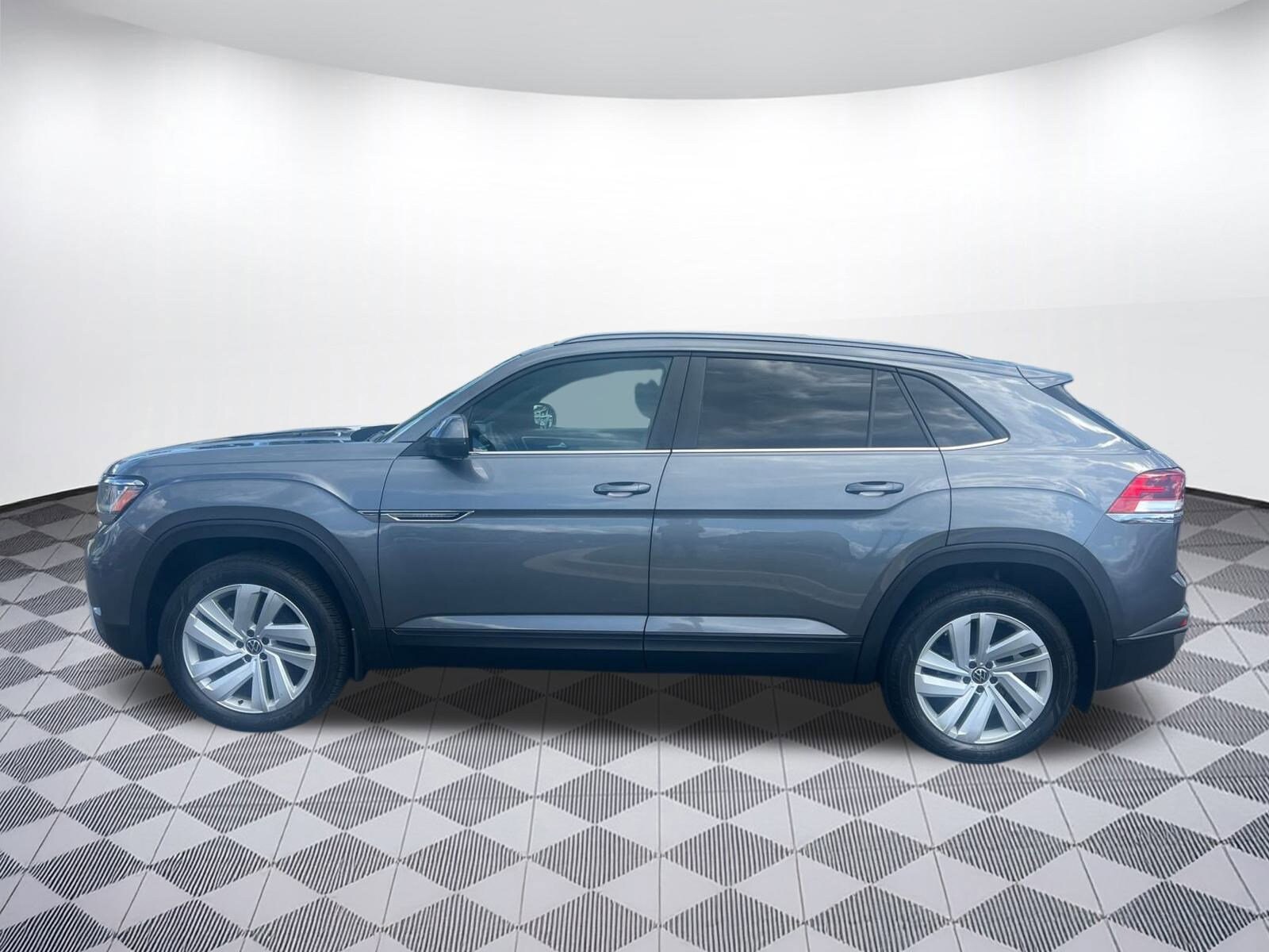 2021 Volkswagen Atlas Cross Sport SE Technology photo 2