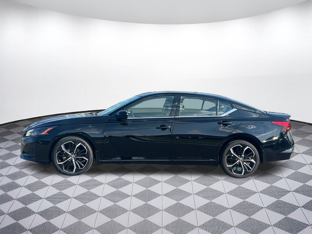 Used 2023 Nissan Altima 2.5 SR Sedan