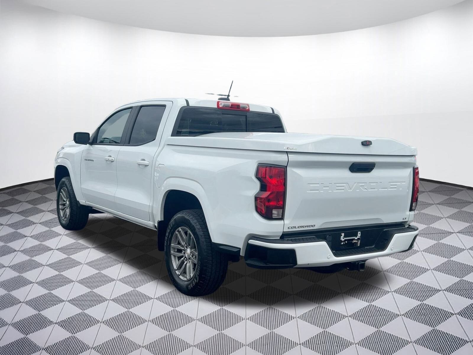 2023 Chevrolet Colorado LT photo 3