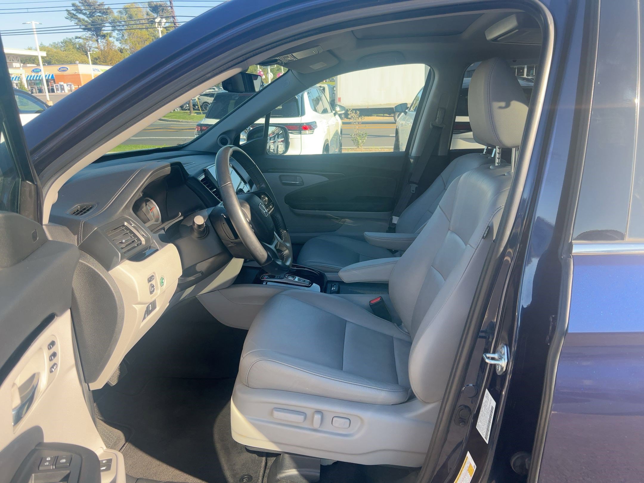 2022 Honda Pilot Touring photo 3