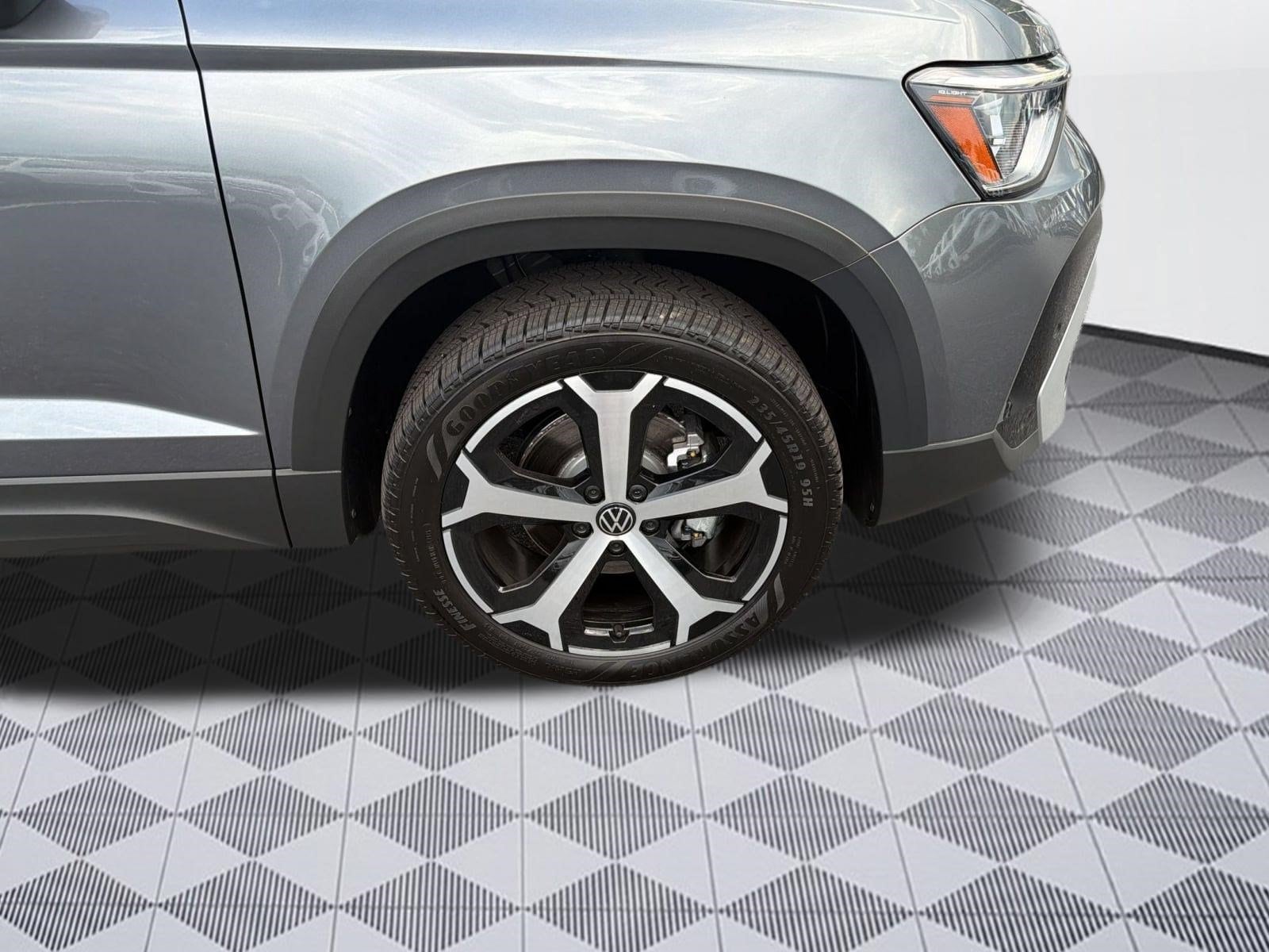 2026 Volkswagen Taos SEL - Photo 12
